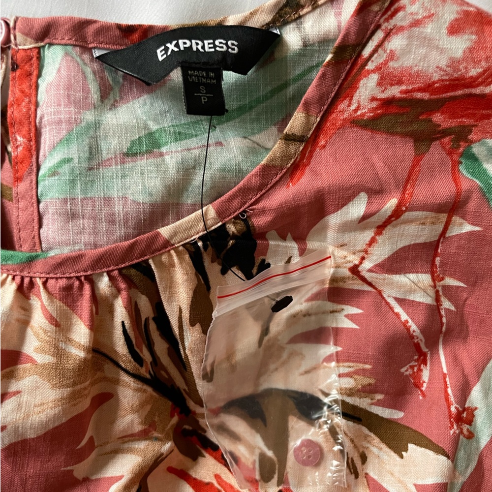 New! Express Romper - Picture 3 of 4